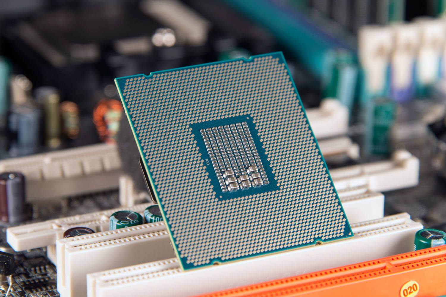 Yeni Nesil Intel Core i5, i7 ve i9 İşlemciler Arasındaki Farklar.